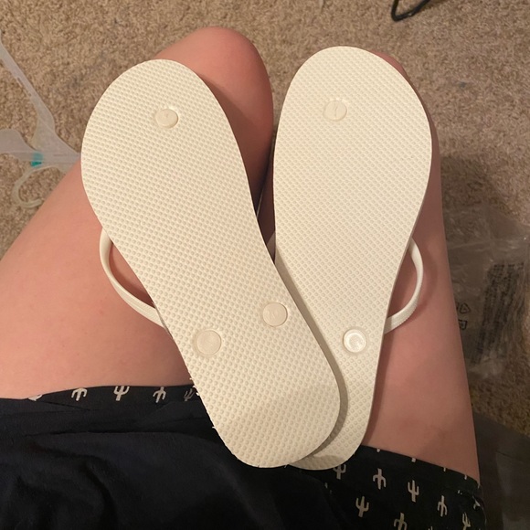 cactus flip flops old navy new never been worn - Picture 2 of 2